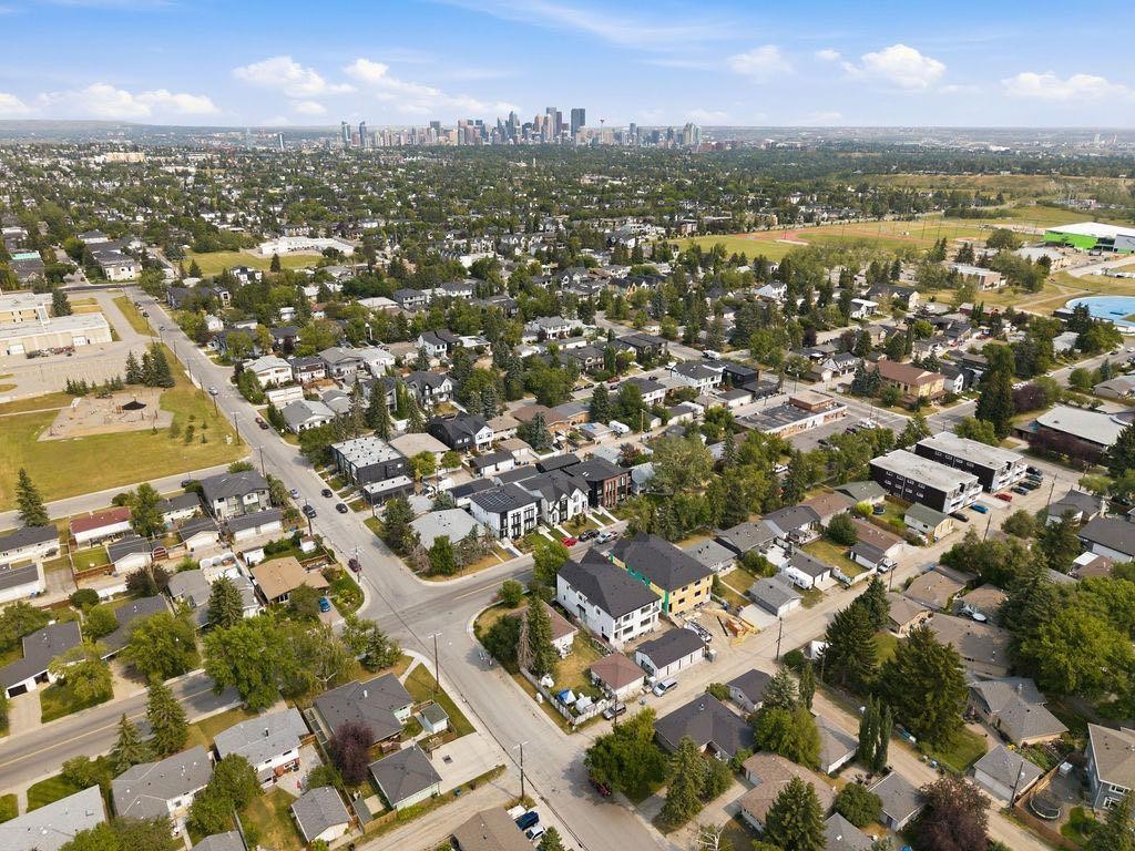 5604 21 Street Sw, Calgary, AB - Outdoor With View
