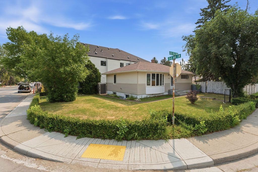 5604 21 Street Sw, Calgary, AB - Outdoor