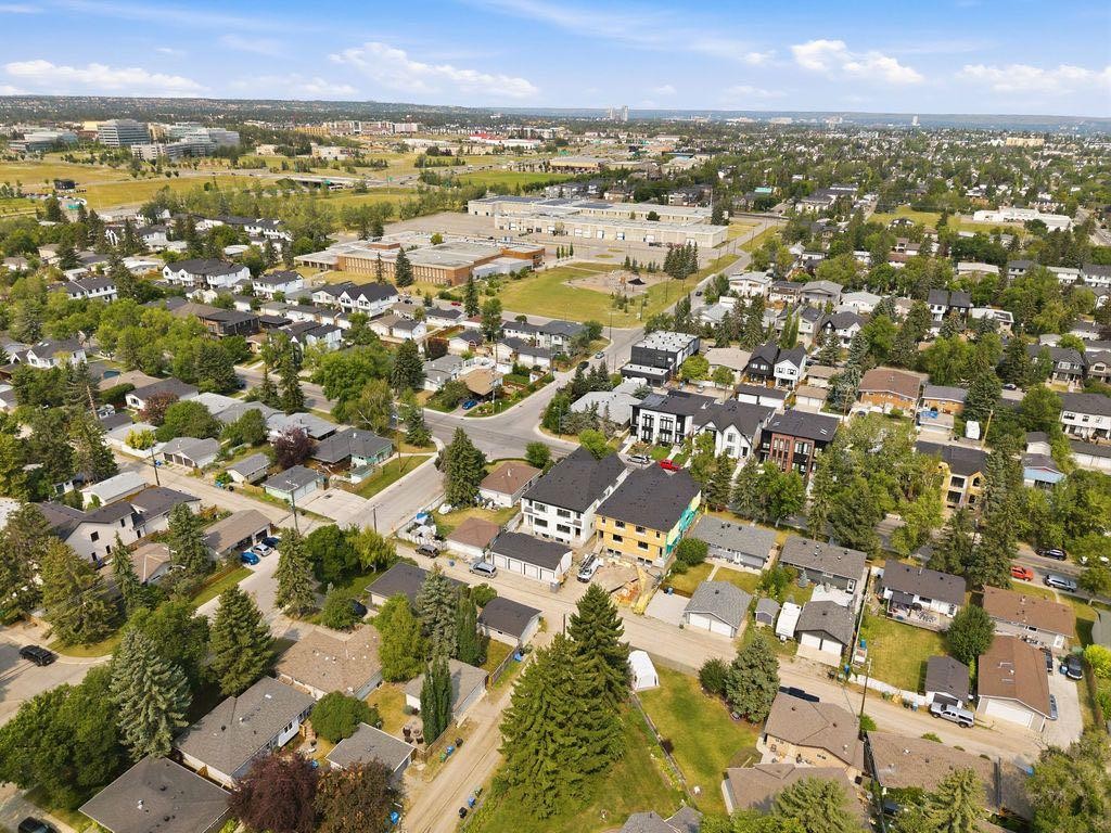 5604 21 Street Sw, Calgary, AB - Outdoor With View