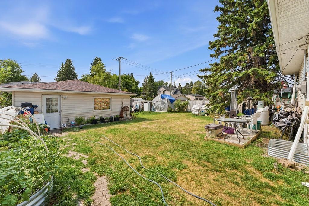 5604 21 Street Sw, Calgary, AB - Outdoor