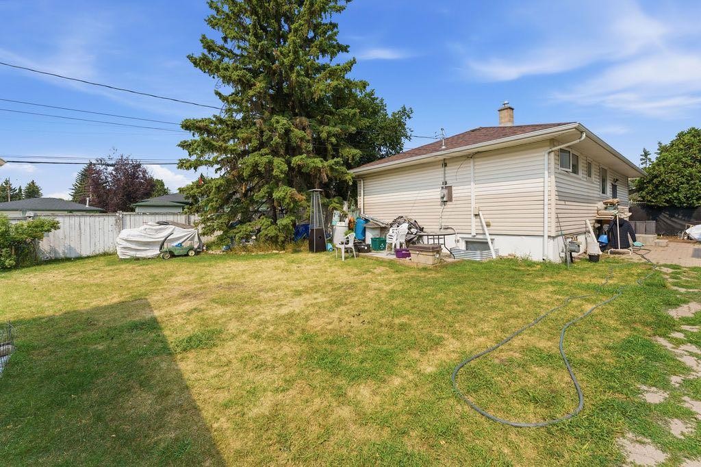 5604 21 Street Sw, Calgary, AB - Outdoor