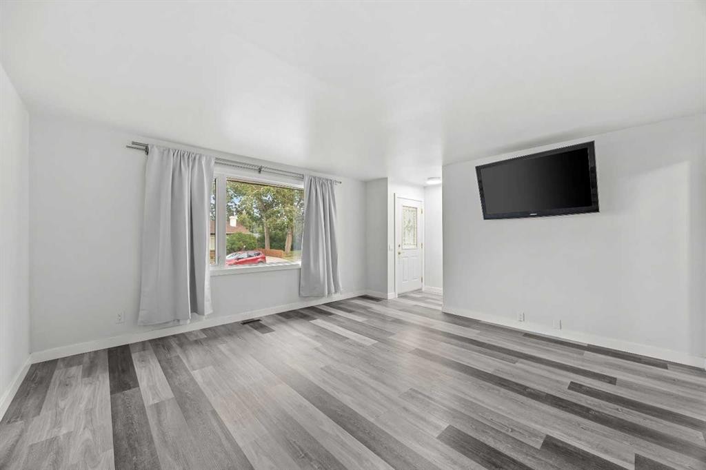 239 Lynnover Place Se, Calgary, AB - Indoor
