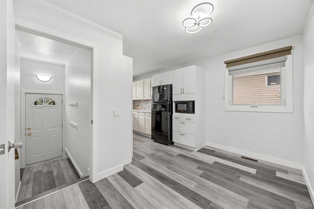239 Lynnover Place Se, Calgary, AB - Indoor