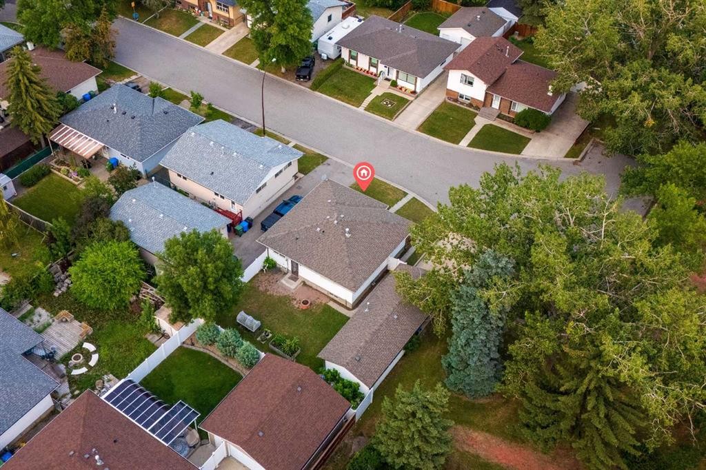 239 Lynnover Place Se, Calgary, AB - Outdoor With View