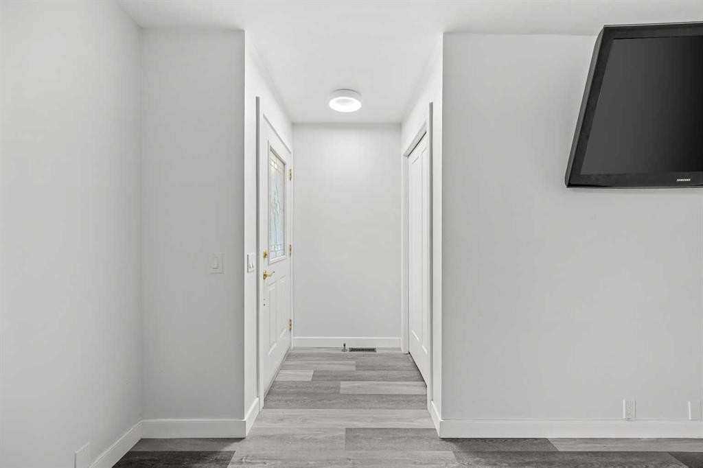 239 Lynnover Place Se, Calgary, AB - Indoor Photo Showing Other Room