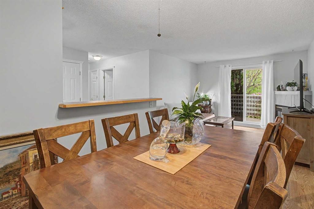 101-7724 Bowness Road Nw, Calgary, AB - Indoor Photo Showing Dining Room
