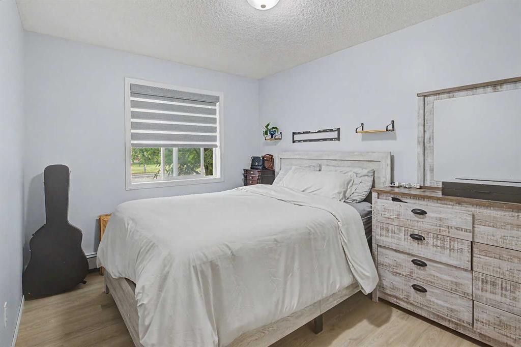 101-7724 Bowness Road Nw, Calgary, AB - Indoor Photo Showing Bedroom