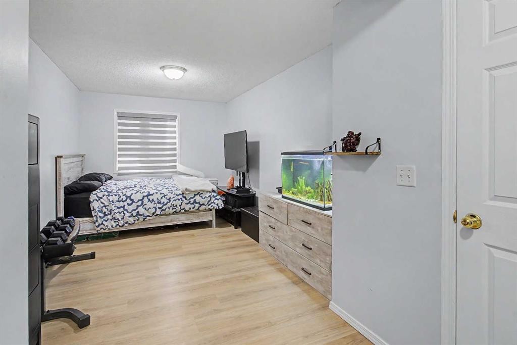 101-7724 Bowness Road Nw, Calgary, AB - Indoor Photo Showing Bedroom