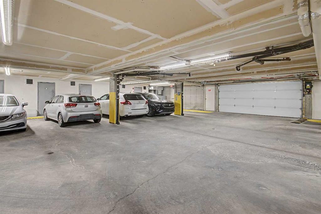 101-7724 Bowness Road Nw, Calgary, AB - Indoor Photo Showing Garage