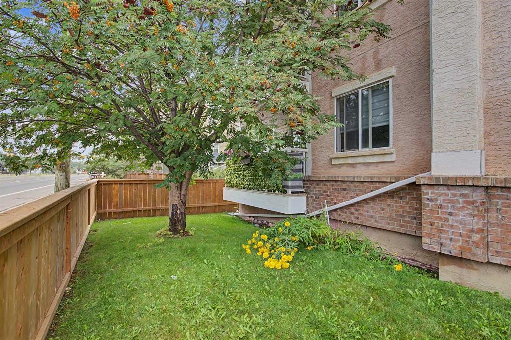 101-7724 Bowness Road Nw, Calgary, AB - Outdoor