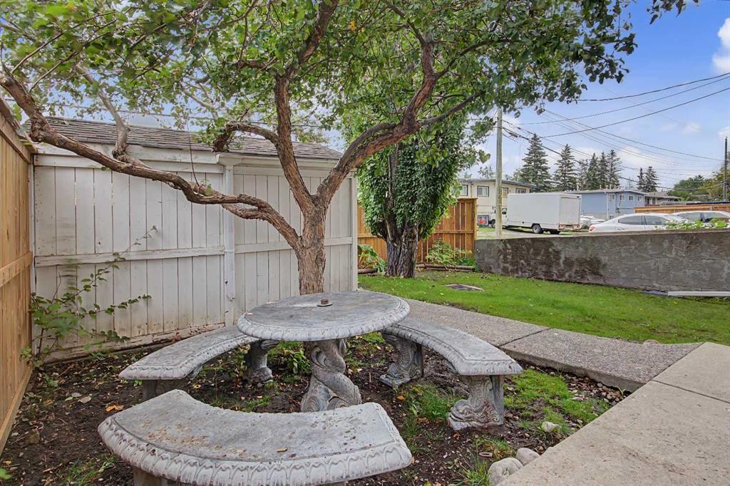 101-7724 Bowness Road Nw, Calgary, AB - Outdoor