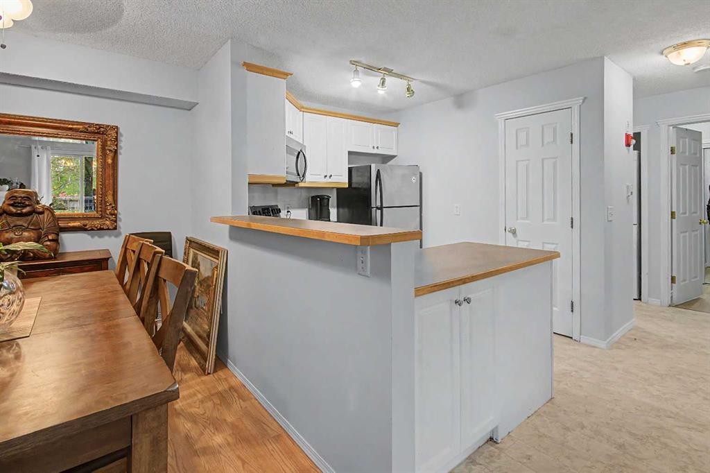 101-7724 Bowness Road Nw, Calgary, AB - Indoor