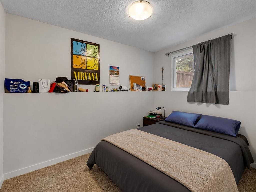 431 37 Street Sw, Calgary, AB - Indoor Photo Showing Bedroom