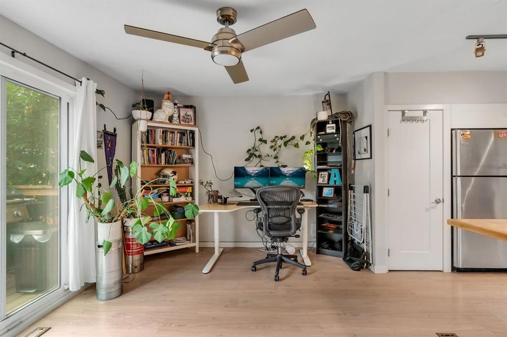 431 37 Street Sw, Calgary, AB - Indoor Photo Showing Other Room