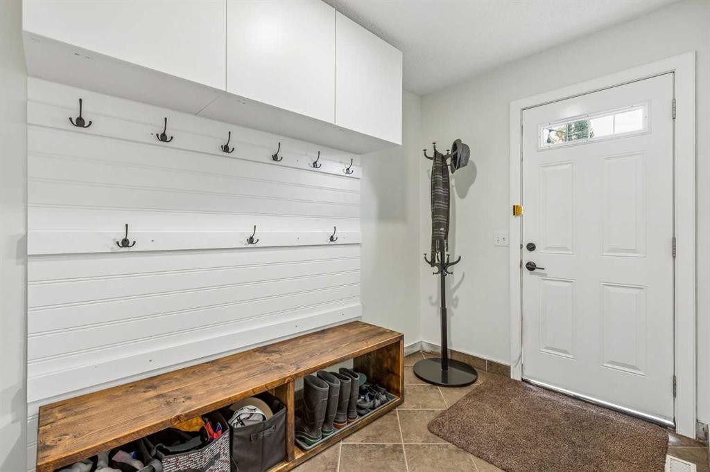 3444 3 Avenue Nw, Calgary, AB - Indoor Photo Showing Garage