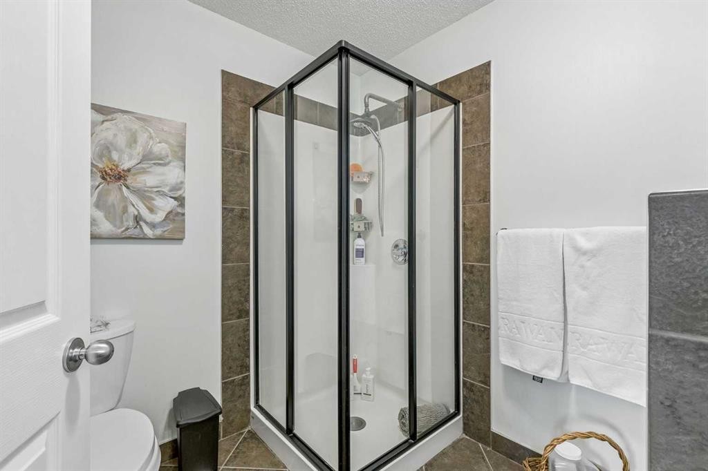3444 3 Avenue Nw, Calgary, AB - Indoor Photo Showing Bathroom