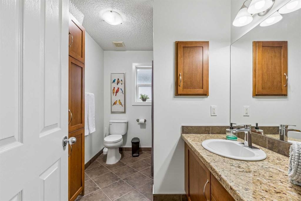 3444 3 Avenue Nw, Calgary, AB - Indoor Photo Showing Bathroom