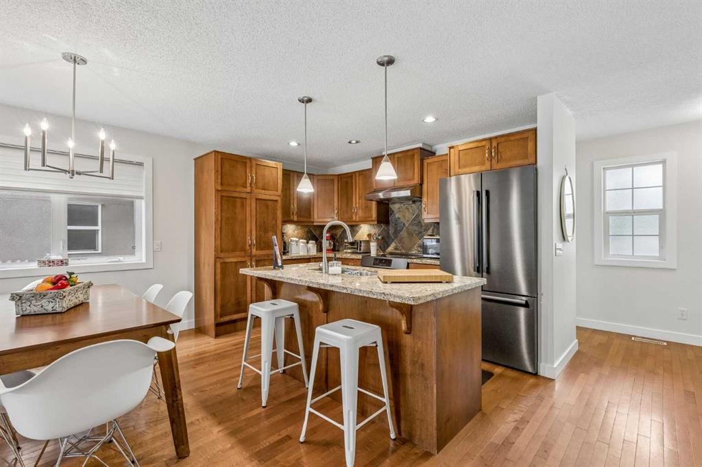 3444 3 Avenue Nw, Calgary, AB - Indoor Photo Showing Kitchen With Stainless Steel Kitchen With Upgraded Kitchen