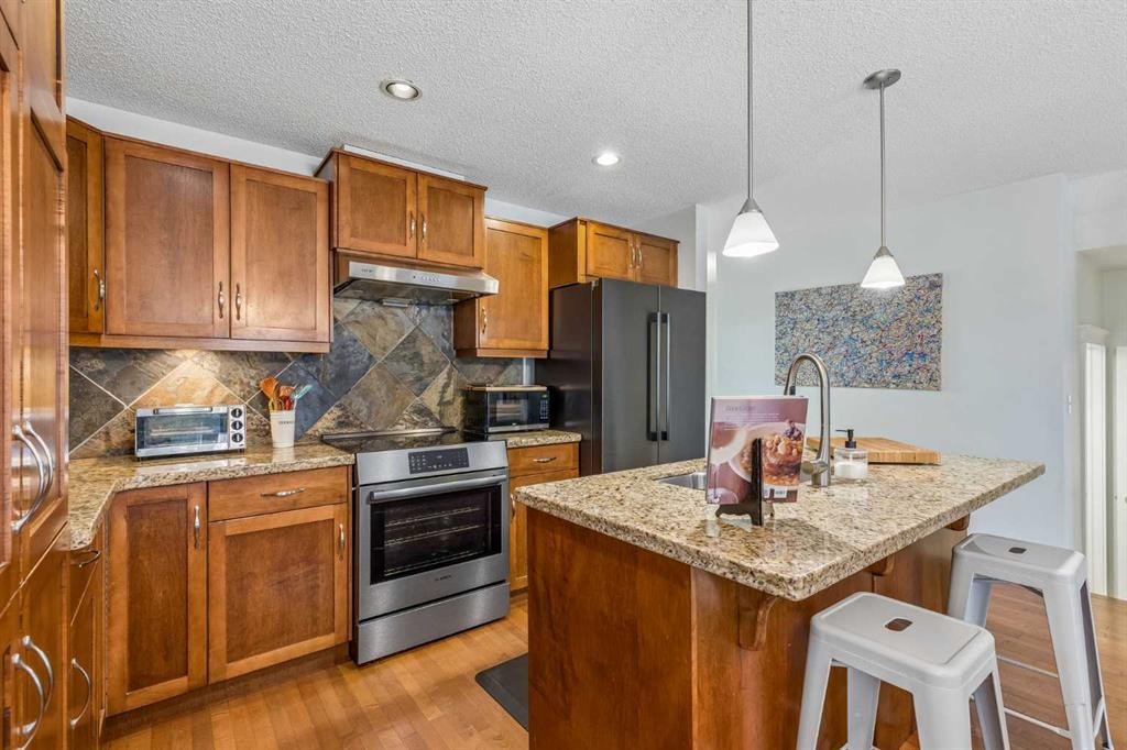 3444 3 Avenue Nw, Calgary, AB - Indoor Photo Showing Kitchen With Stainless Steel Kitchen