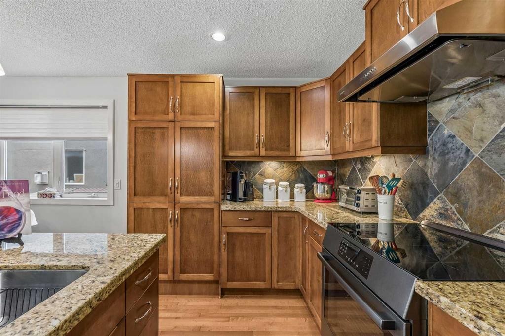 3444 3 Avenue Nw, Calgary, AB - Indoor Photo Showing Kitchen With Double Sink