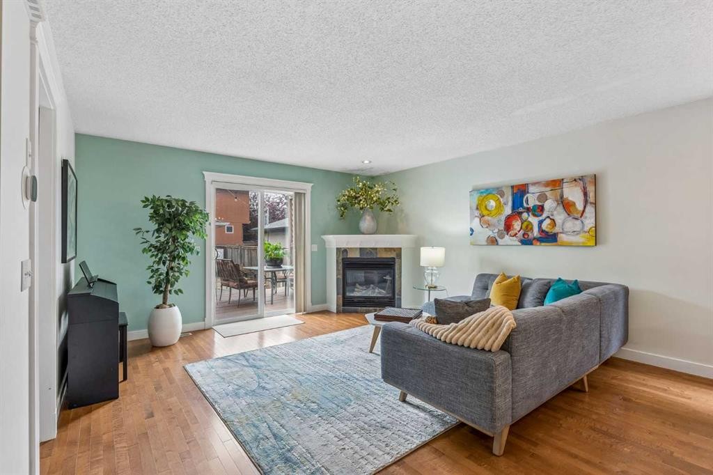 3444 3 Avenue Nw, Calgary, AB - Indoor Photo Showing Living Room With Fireplace