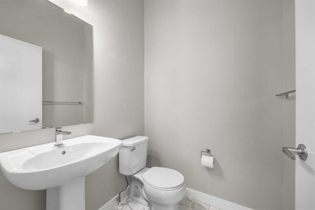 615 Evanston Link Nw, Calgary, AB - Indoor Photo Showing Bathroom