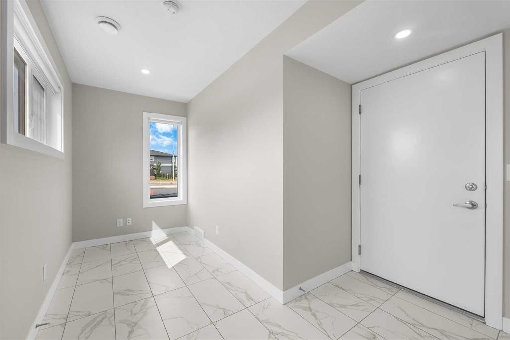 615 Evanston Link Nw, Calgary, AB - Indoor Photo Showing Other Room