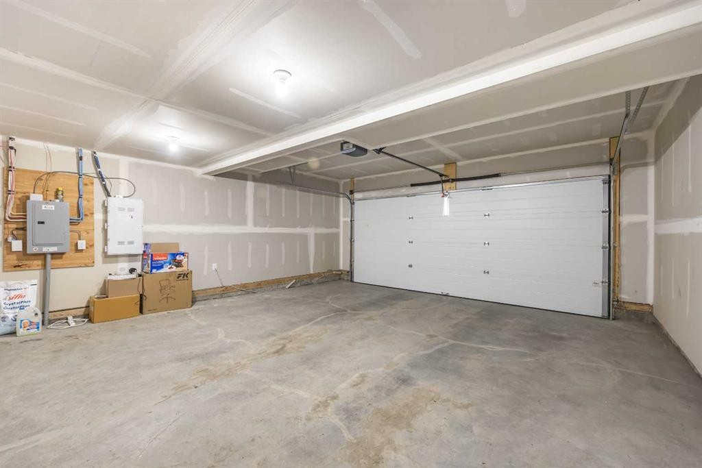 615 Evanston Link Nw, Calgary, AB - Indoor Photo Showing Garage