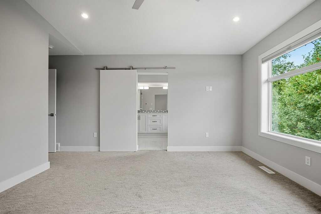 637 14 Avenue Ne, Calgary, AB - Indoor Photo Showing Other Room