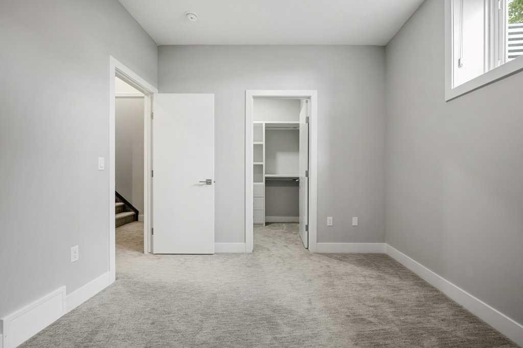 637 14 Avenue Ne, Calgary, AB - Indoor Photo Showing Other Room