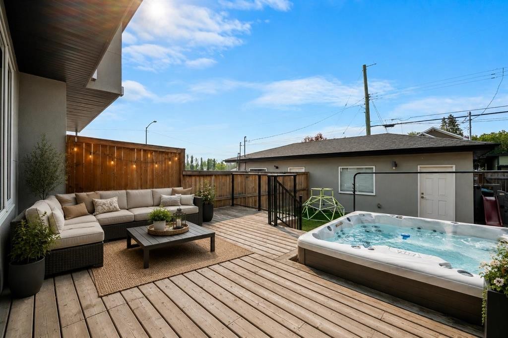 637 14 Avenue Ne, Calgary, AB - Outdoor With Deck Patio Veranda With Exterior