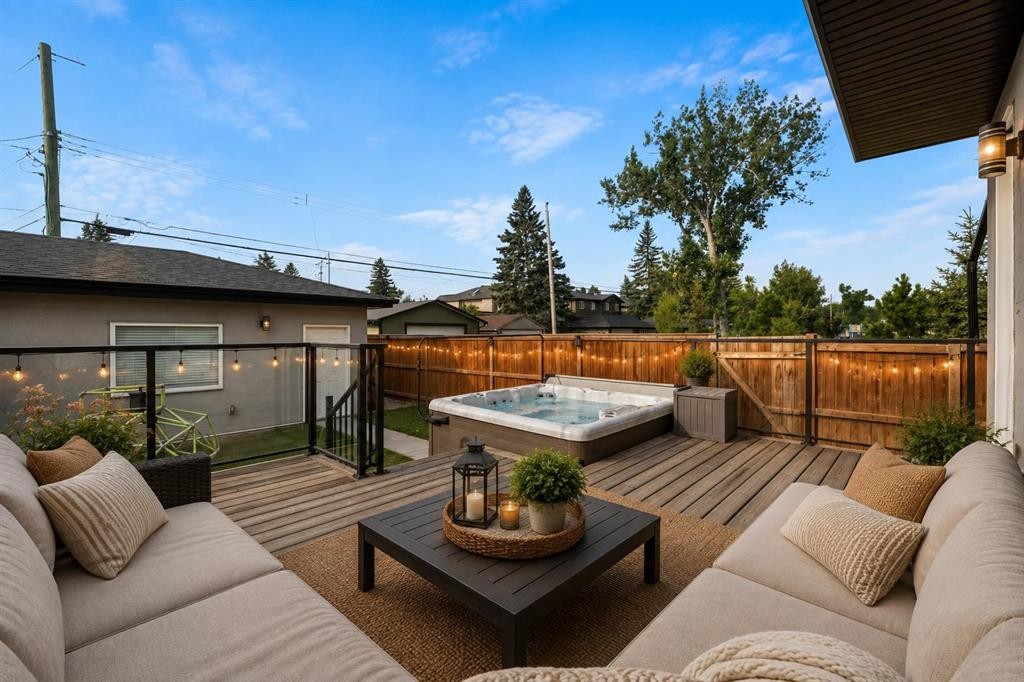 637 14 Avenue Ne, Calgary, AB - Outdoor With Deck Patio Veranda
