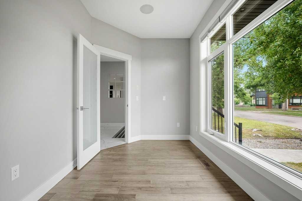 637 14 Avenue Ne, Calgary, AB - Indoor Photo Showing Other Room