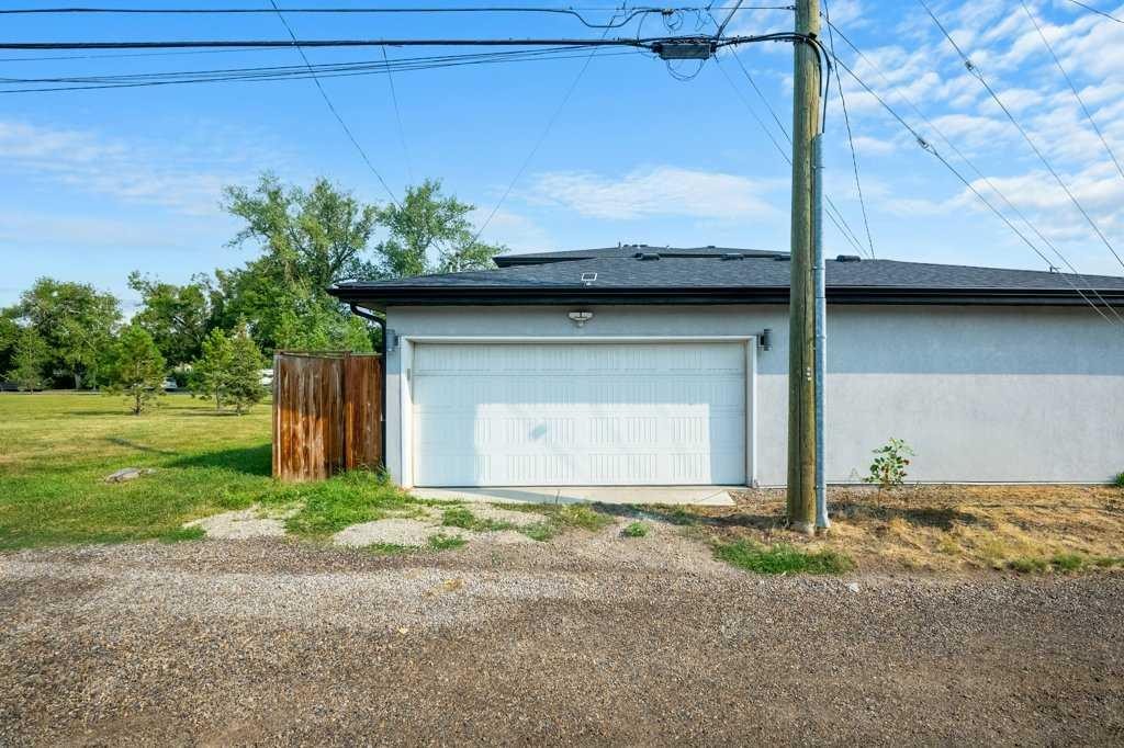 637 14 Avenue Ne, Calgary, AB - Outdoor