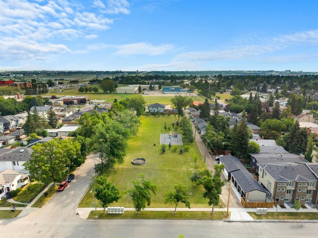 637 14 Avenue Ne, Calgary, AB - Outdoor With View