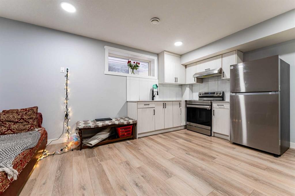 156 Savanna Drive Ne, Calgary, AB - Indoor Photo Showing Kitchen