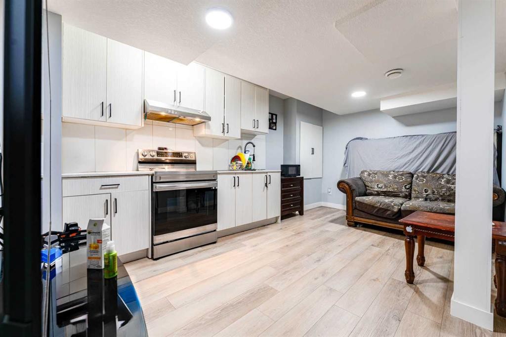 156 Savanna Drive Ne, Calgary, AB - Indoor Photo Showing Kitchen