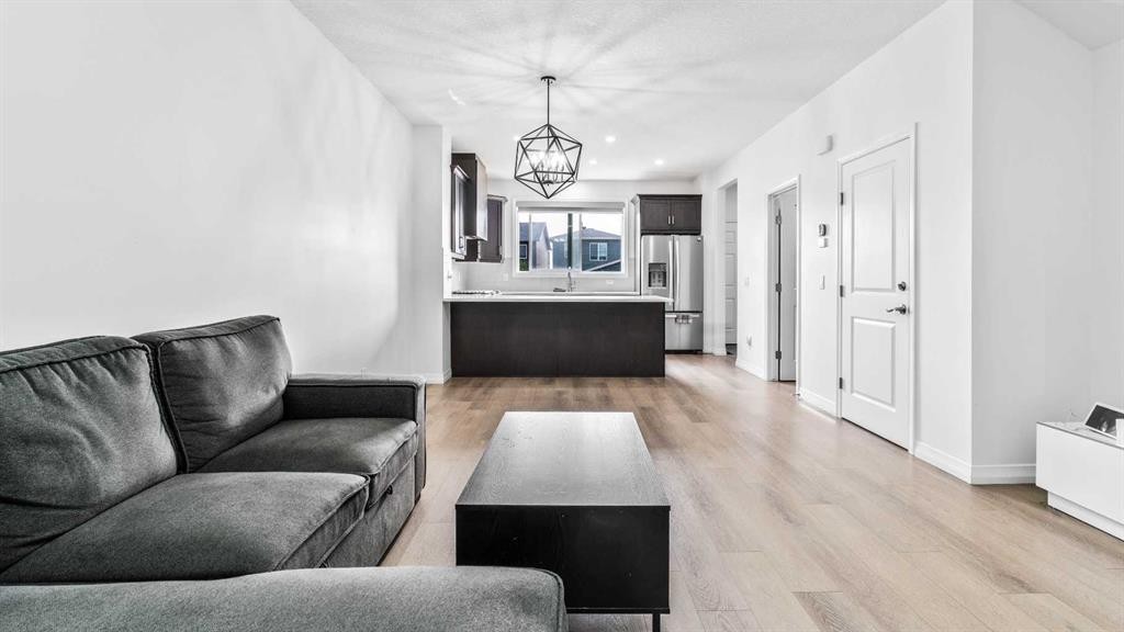 87 Corner Meadows Grove Ne, Calgary, AB - Indoor Photo Showing Living Room