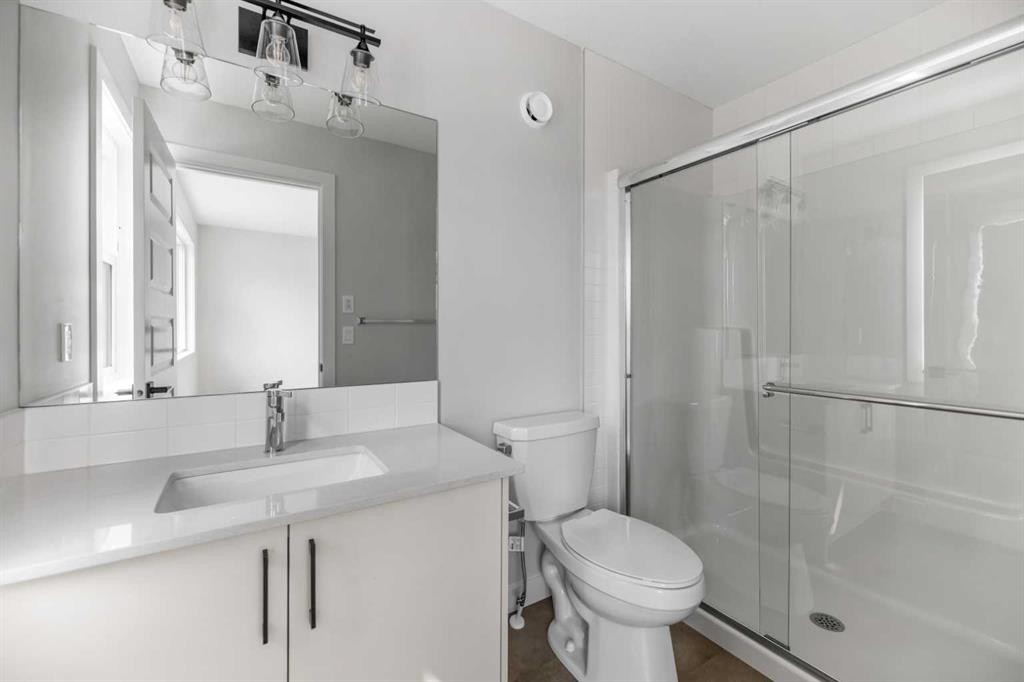 17 Savanna Place Ne, Calgary, AB - Indoor Photo Showing Bathroom