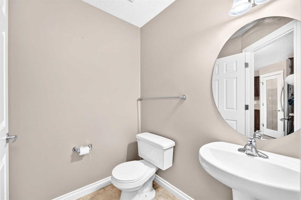 129-308 11 Avenue, High River, AB - Indoor Photo Showing Bathroom