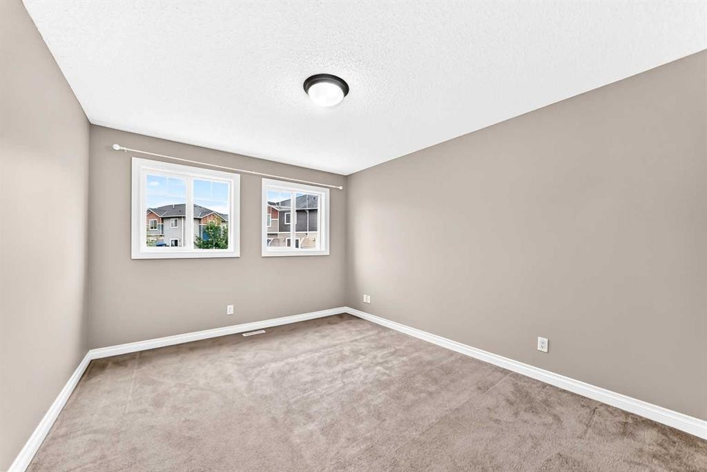 129-308 11 Avenue, High River, AB - Indoor Photo Showing Other Room