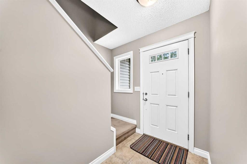 129-308 11 Avenue, High River, AB - Indoor Photo Showing Other Room