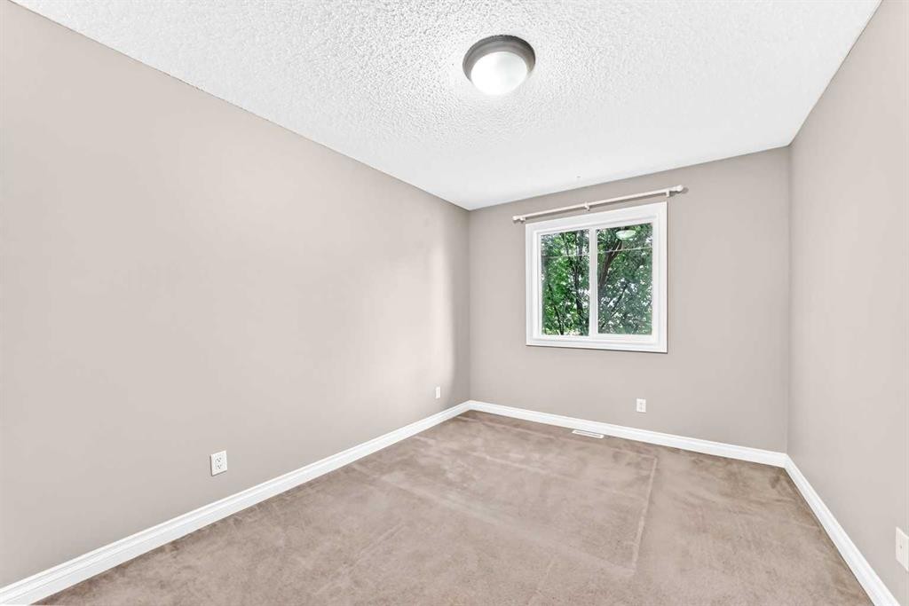 129-308 11 Avenue, High River, AB - Indoor Photo Showing Other Room