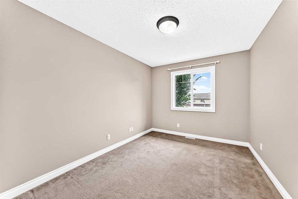 129-308 11 Avenue, High River, AB - Indoor Photo Showing Other Room