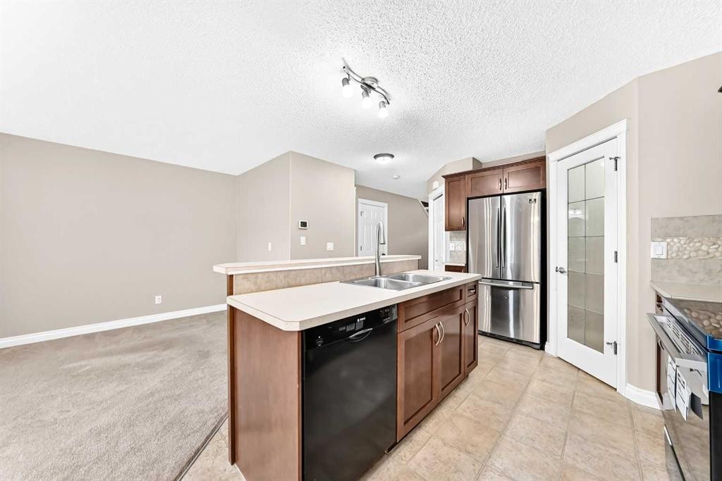 129-308 11 Avenue, High River, AB - Indoor Photo Showing Kitchen With Double Sink