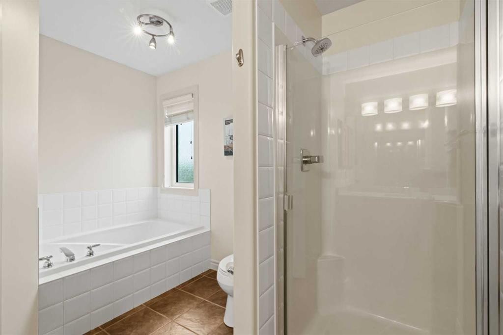 126 Chapman Close Se, Calgary, AB - Indoor Photo Showing Bathroom