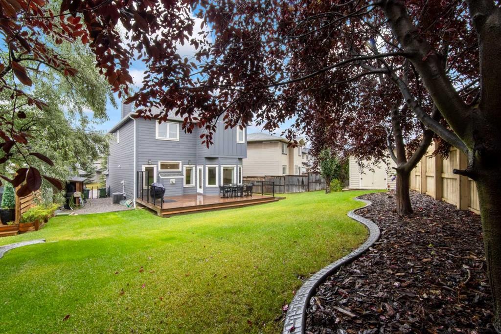 126 Chapman Close Se, Calgary, AB - Outdoor