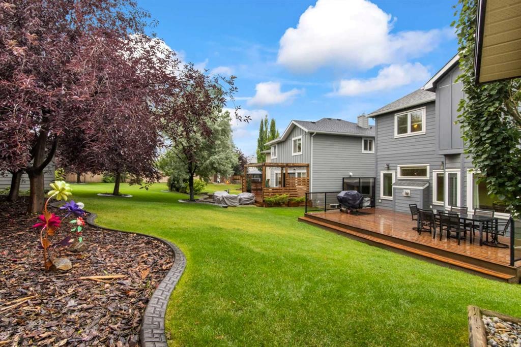 126 Chapman Close Se, Calgary, AB - Outdoor