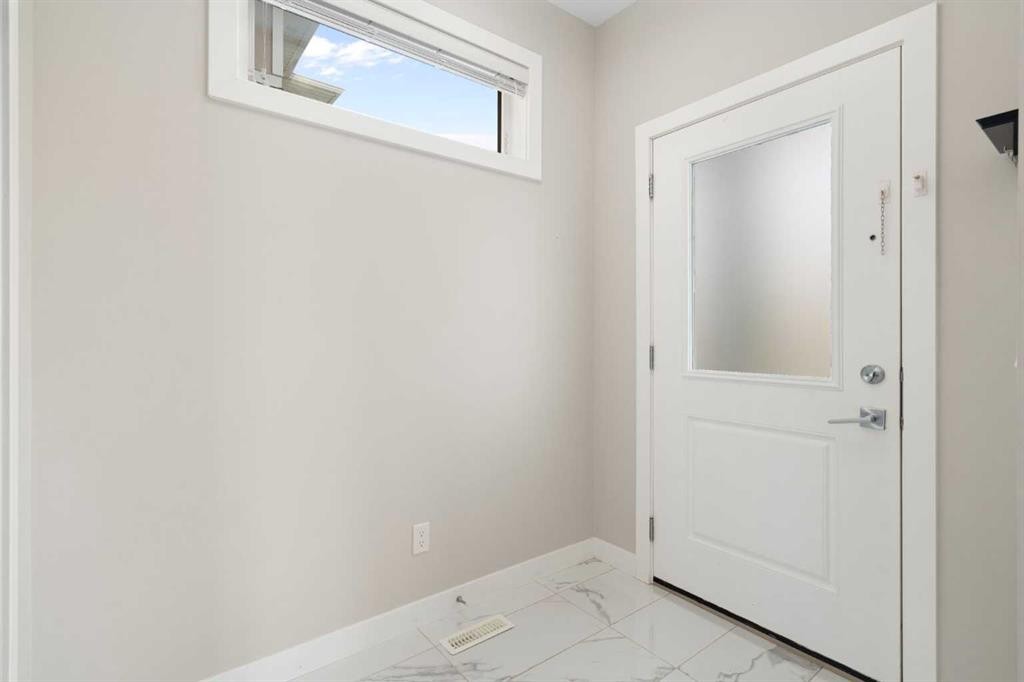 125 Corner Meadows Gate Ne, Calgary, AB - Indoor Photo Showing Other Room