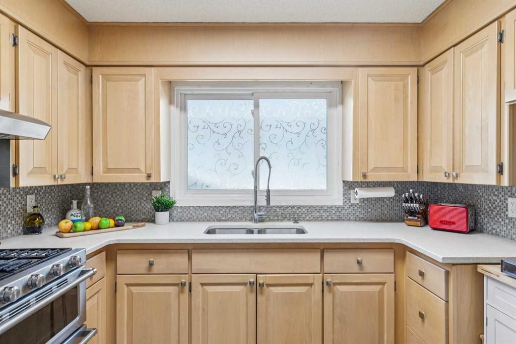 241 Allan Crescent Se, Calgary, AB - Indoor Photo Showing Kitchen With Double Sink
